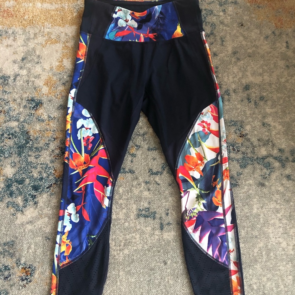 Athleta leggings. Size small. In great condition.